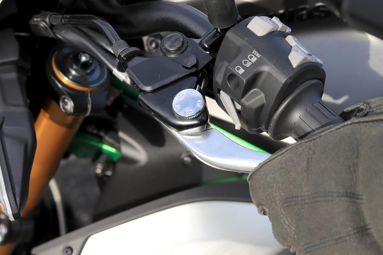 画像: ▲レバーの遊び調整も簡単にできます。