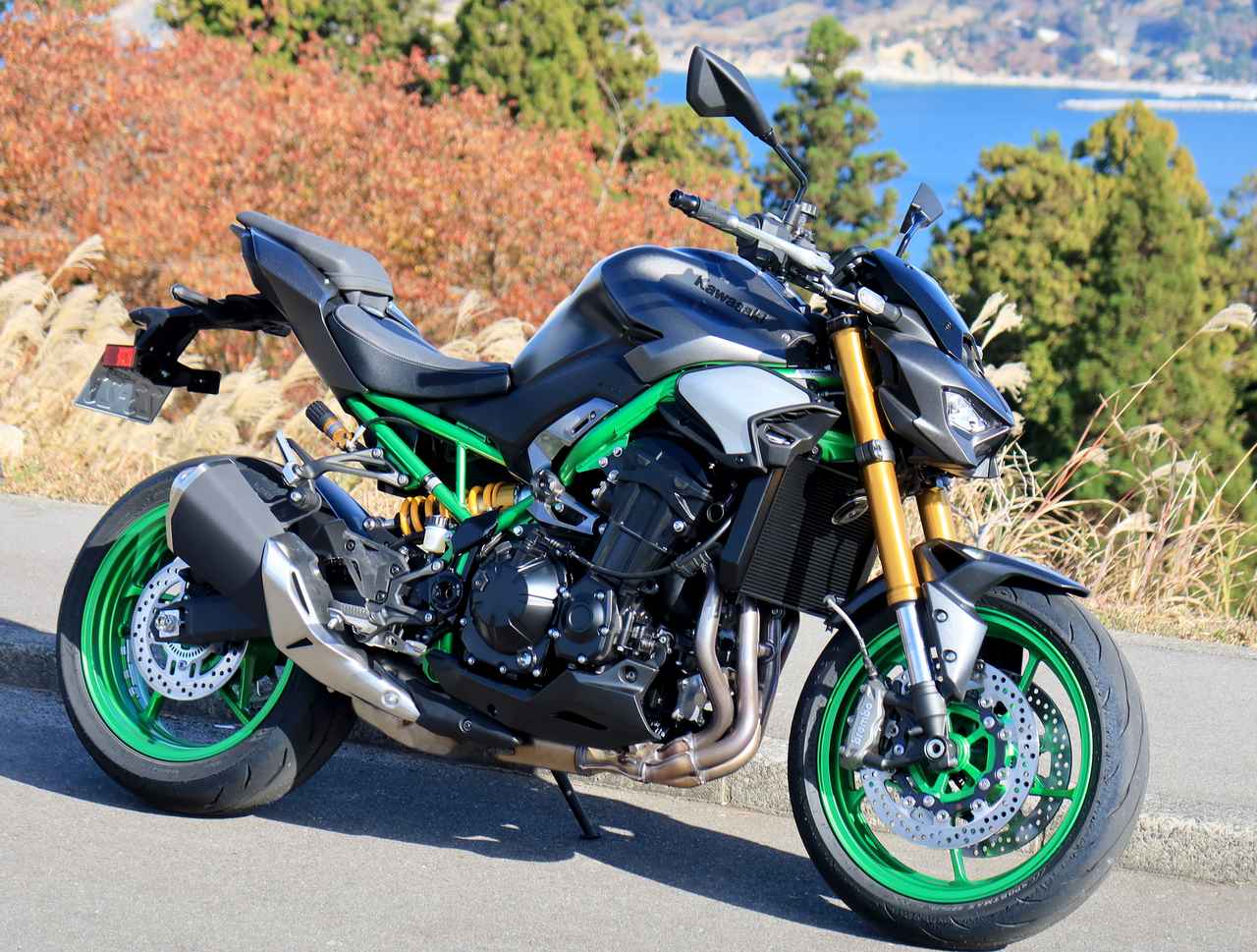 画像: Kawasaki Z900 SE 2026年モデル 総排気量：948cc エンジン形式：水冷4ストロークDOHC4バルブ並列4気筒 シート高：810mm 車両重量：215kg 発売日：2025年7月15日 税込価格：166万1000円 ▶▶▶車両情報の詳細はこちら