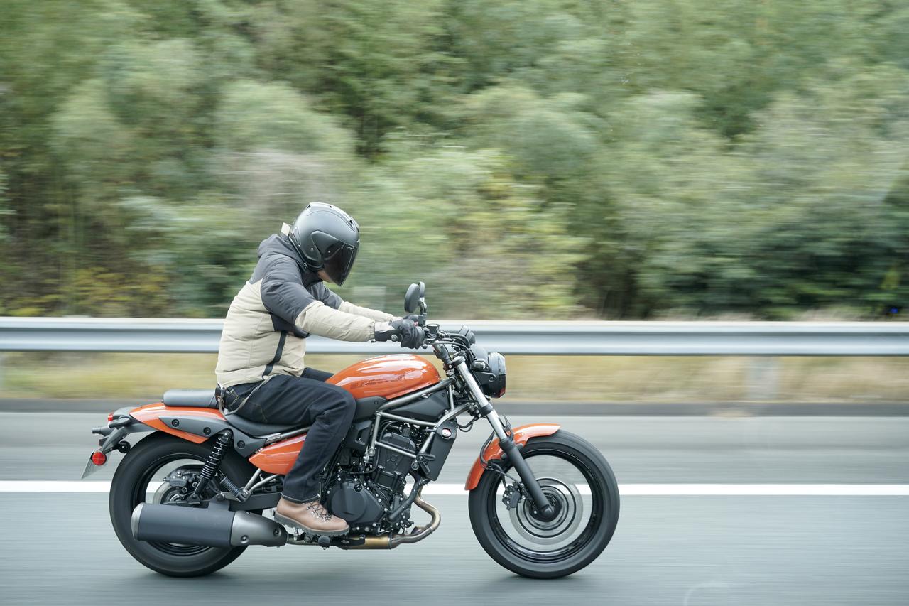 画像: 高速道路の巡航が得意で、遠出も快適