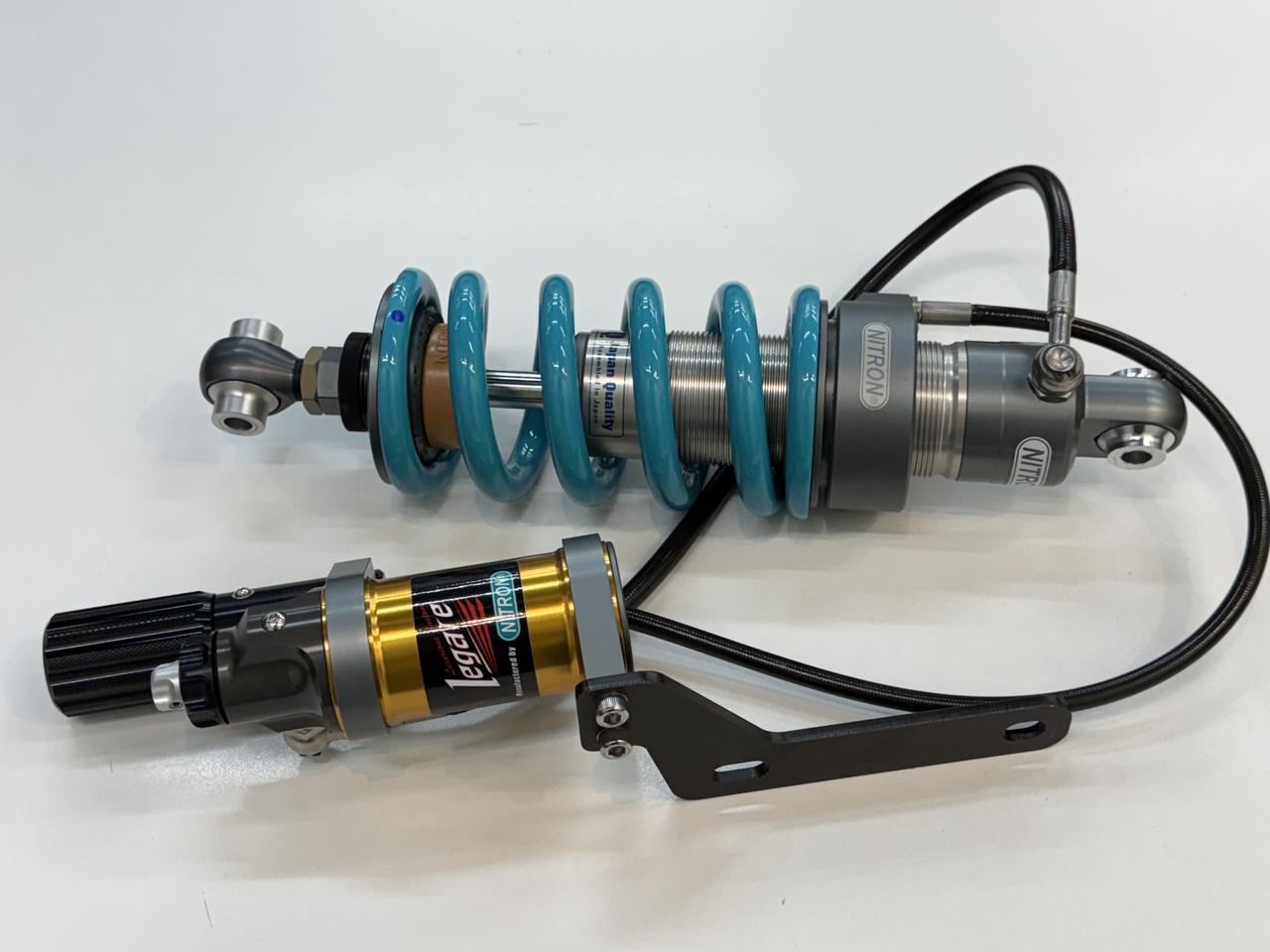 画像: 装着されているのは、専用セッティングが施されたナイトロン製 R3シリーズ。ソフトコイル仕様の「ベーネ」(+2万7500円)もラインアップ。