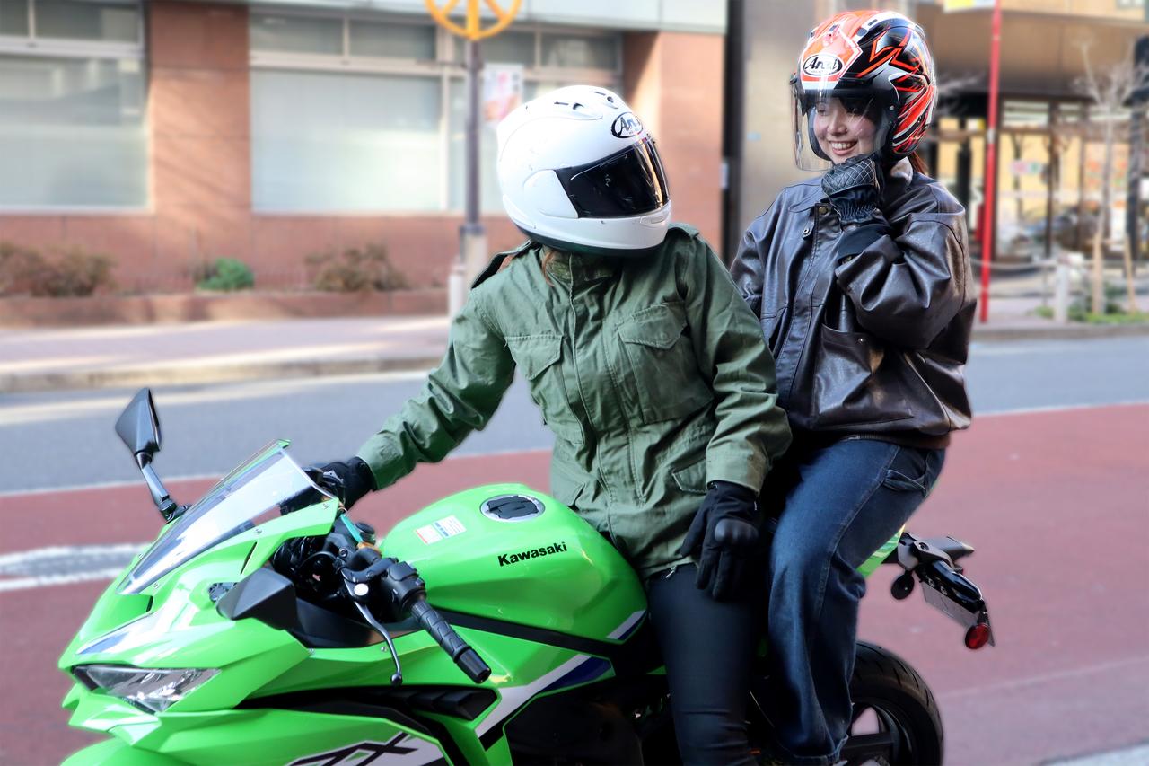 画像: ▲「ゆずちゃんは荷物！ゆずちゃんは荷物！」と、先輩・とみーさんにしきりに言い聞かせられました。