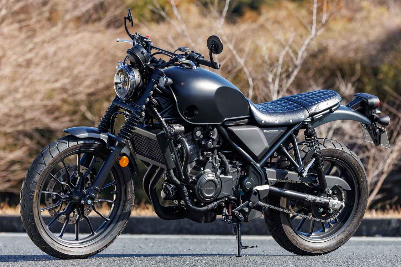 画像: HONDA CL500 COOL ADVENTURE STYLE 総排気量:471cc エンジン形式:水冷4ストDOHC4バルブ並列2気筒 シート高:約775mm(CL500ノーマル:790mm スタッズスクランブラーシート:約 −15mm) 車両重量:192kg 税込価格:車両価格:97万3500円 カスタマイズパーツ合計価格:38万5440円 ※工賃除く