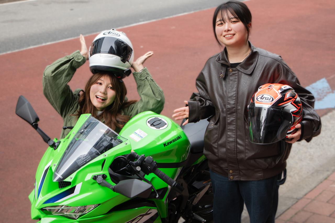 画像: ▲右が私。今回は大冨先輩に運転してもらいました！