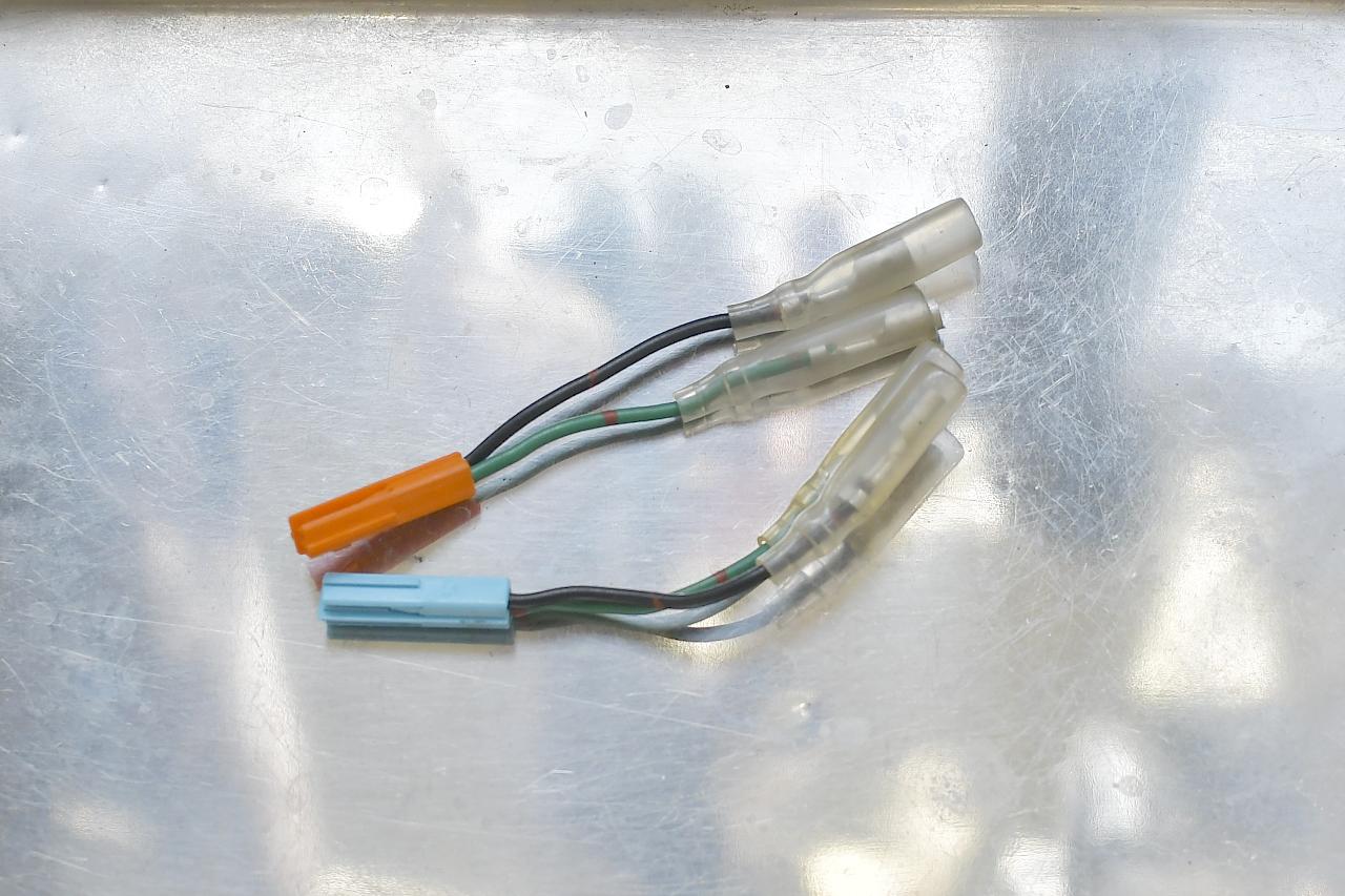 画像: 車体側への装着は専用変換ハーネスの購入が楽