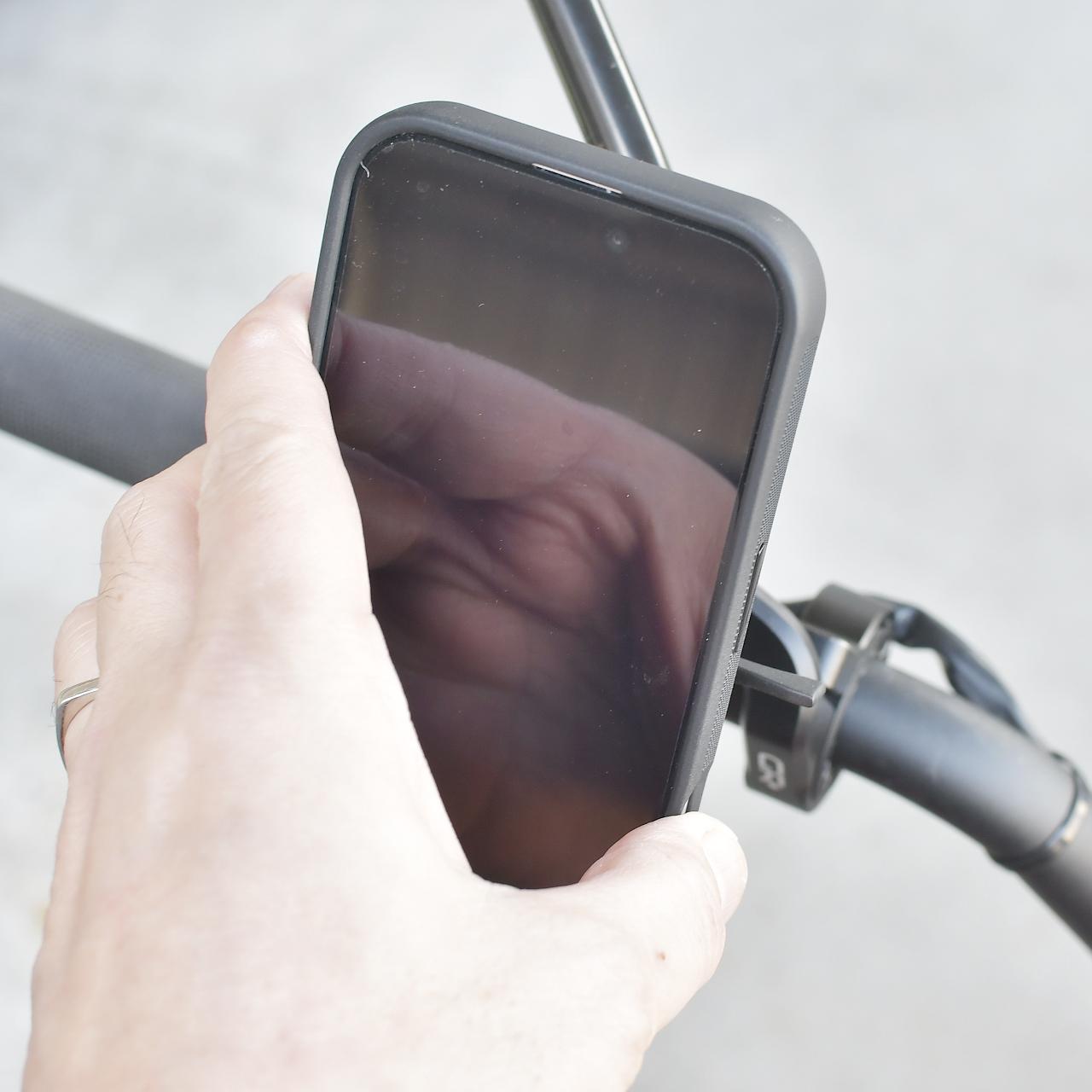 画像5: 片手で一秒脱着の最新スマホホルダー「GRエクスプロア」を試してみる〈若林浩志のスーパー・カブカブ・ダイアリーズ Vol.365〉