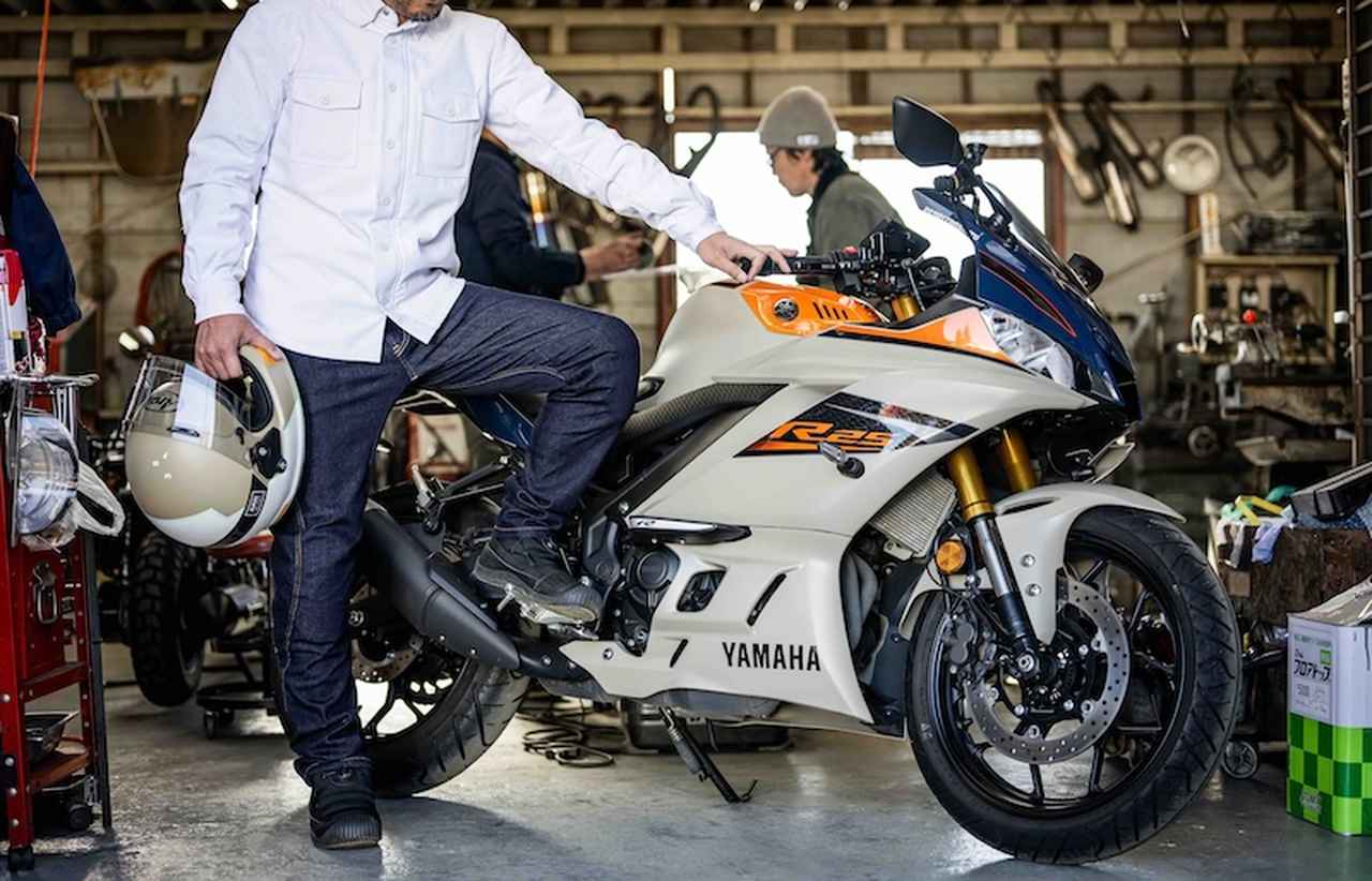 即完売となったライダーの新定番！ “タテ伸び”バイクジーンズが2