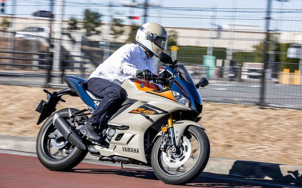 即完売となったライダーの新定番！ “タテ伸び”バイクジーンズが2