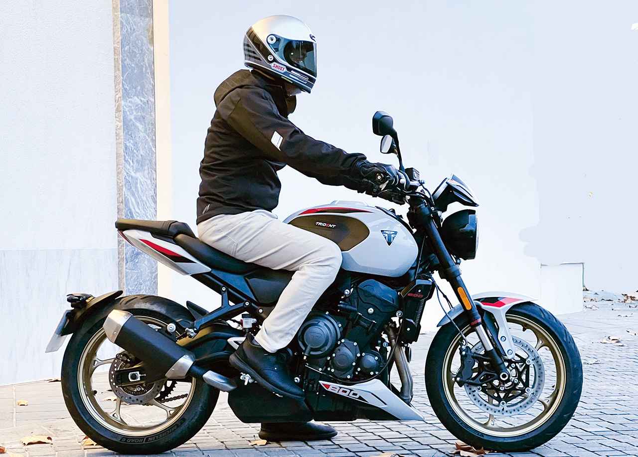 画像1: トライアンフ「トライデント800」ライディングポジション・足つき性