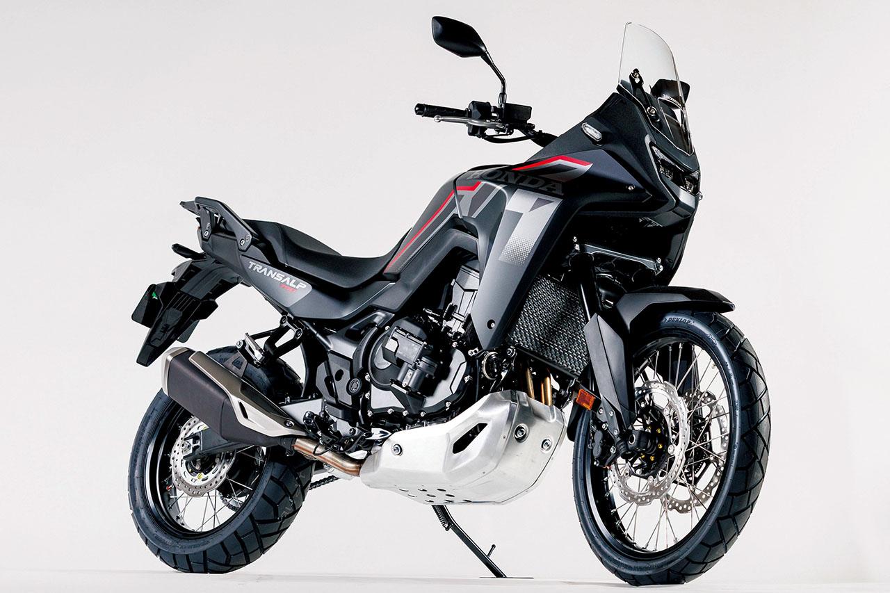 画像: HONDA XL750 TRANSALP E-Clutch（※写真は海外仕様車） 総排気量：754cc エンジン形式：水冷4ストDOHC4バルブ2気筒 シート高：850mm 車両重量：216kg 価格：143万円 発売日：2026年4月23日（木）