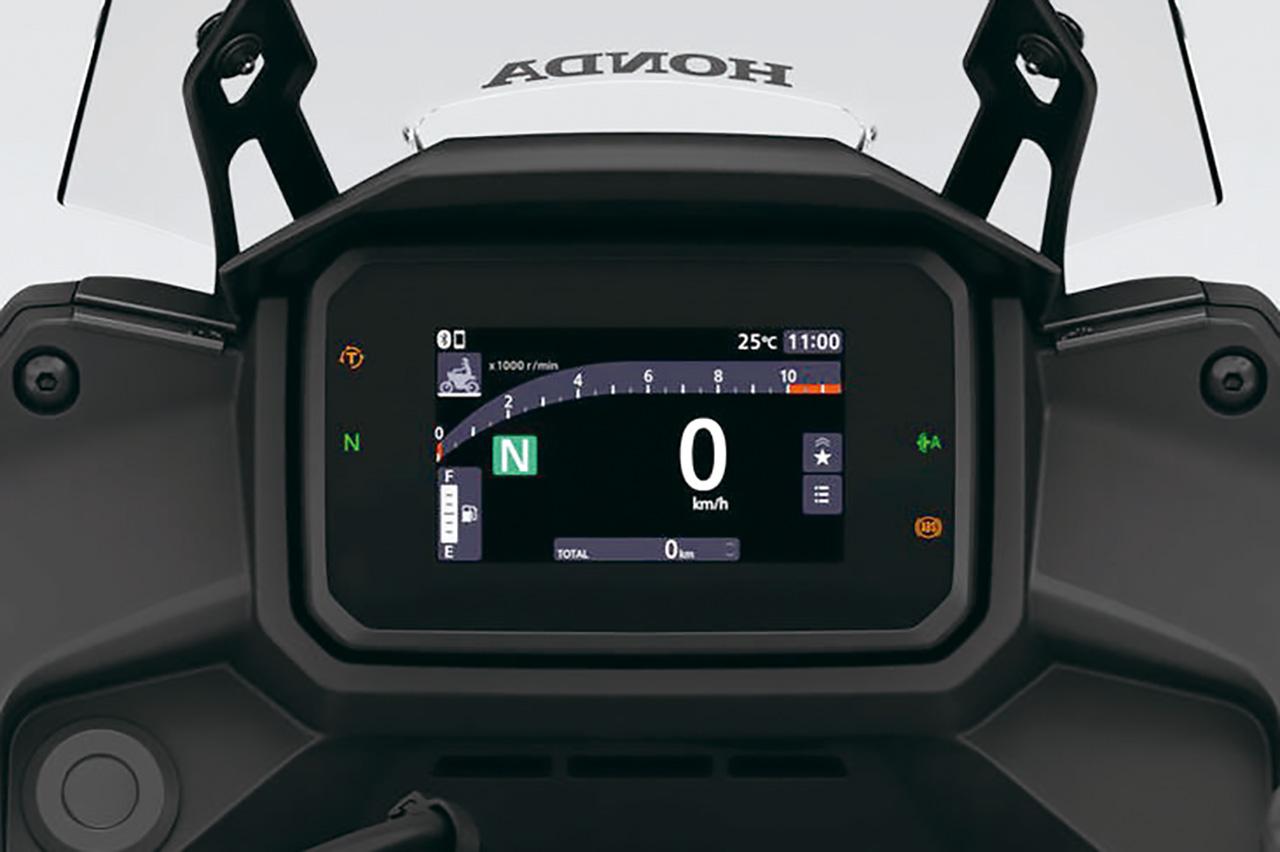 画像: 5インチのフルカラーTFTマルチインフォメーションディスプレイを採用し、ライディングモードや各種電子制御の状態、燃費や走行情報などを表示する高視認インストルメントだ。