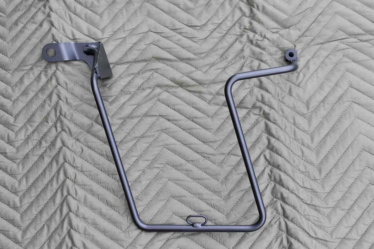 画像1: サドルバッグサポートの取付