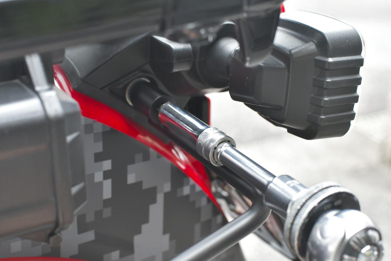 画像4: サドルバッグサポートの取付