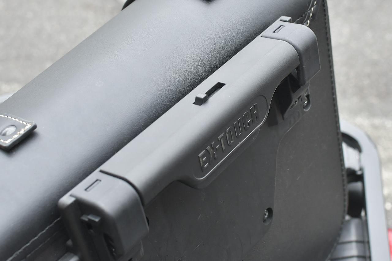 画像1: EX-TOUCHハンガーにEX-TOUCHサドルバッグを脱着してみる