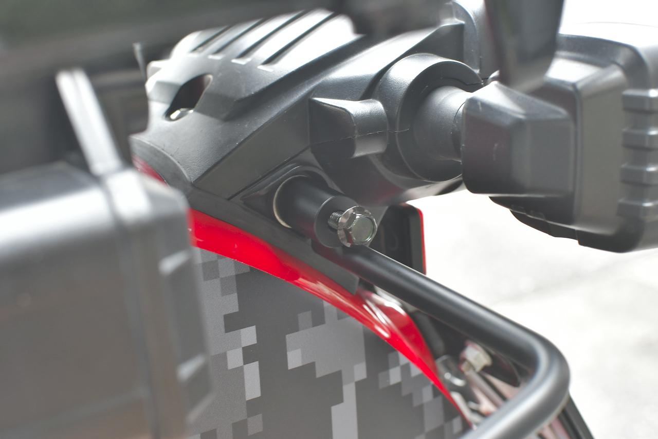 画像3: サドルバッグサポートの取付