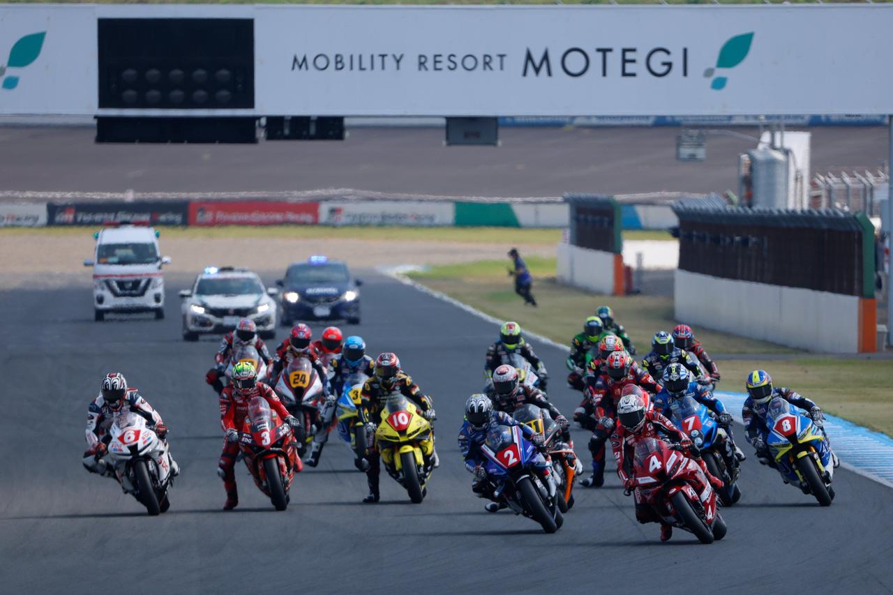 画像1: 折原弘之写真展「The Moment　瞬間を、生きる」開催｜いよいよ全日本ロードレース開幕…その前に見ておきたい！