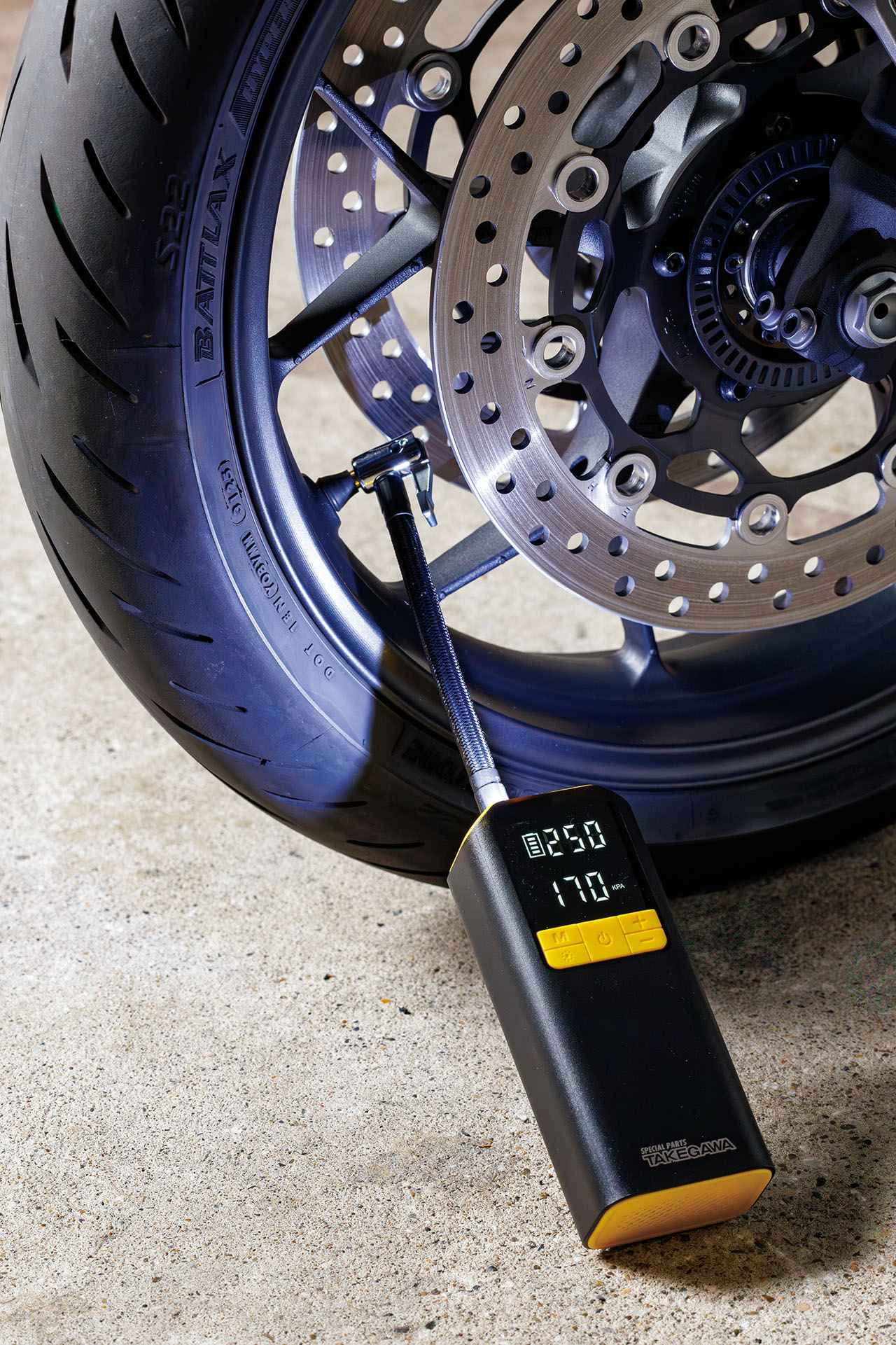 画像 : 1番目の画像 - 【写真2枚】スペシャルパーツ武川「e-エアーポンプ」 - webオートバイ