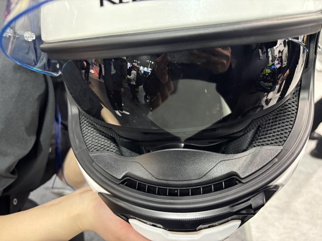 画像3: OGKカブトブースは完全新設計「KAMUI-5」など注目モデルが目白押し! 現役レーサーの広報・夢乃さんに聞いたこだわりポイントを紹介