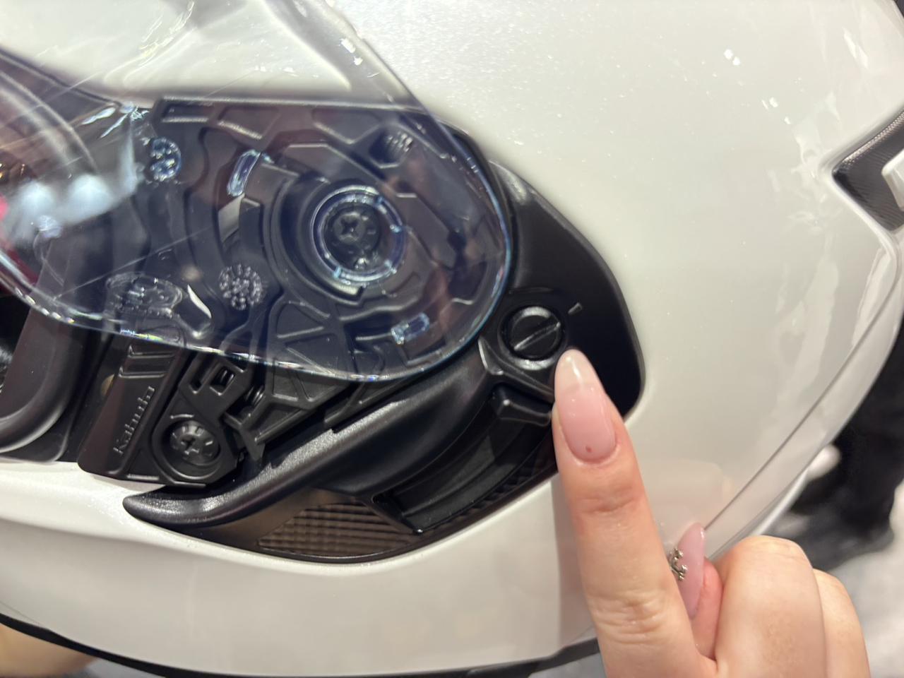 画像4: OGKカブトブースは完全新設計「KAMUI-5」など注目モデルが目白押し! 現役レーサーの広報・夢乃さんに聞いたこだわりポイントを紹介