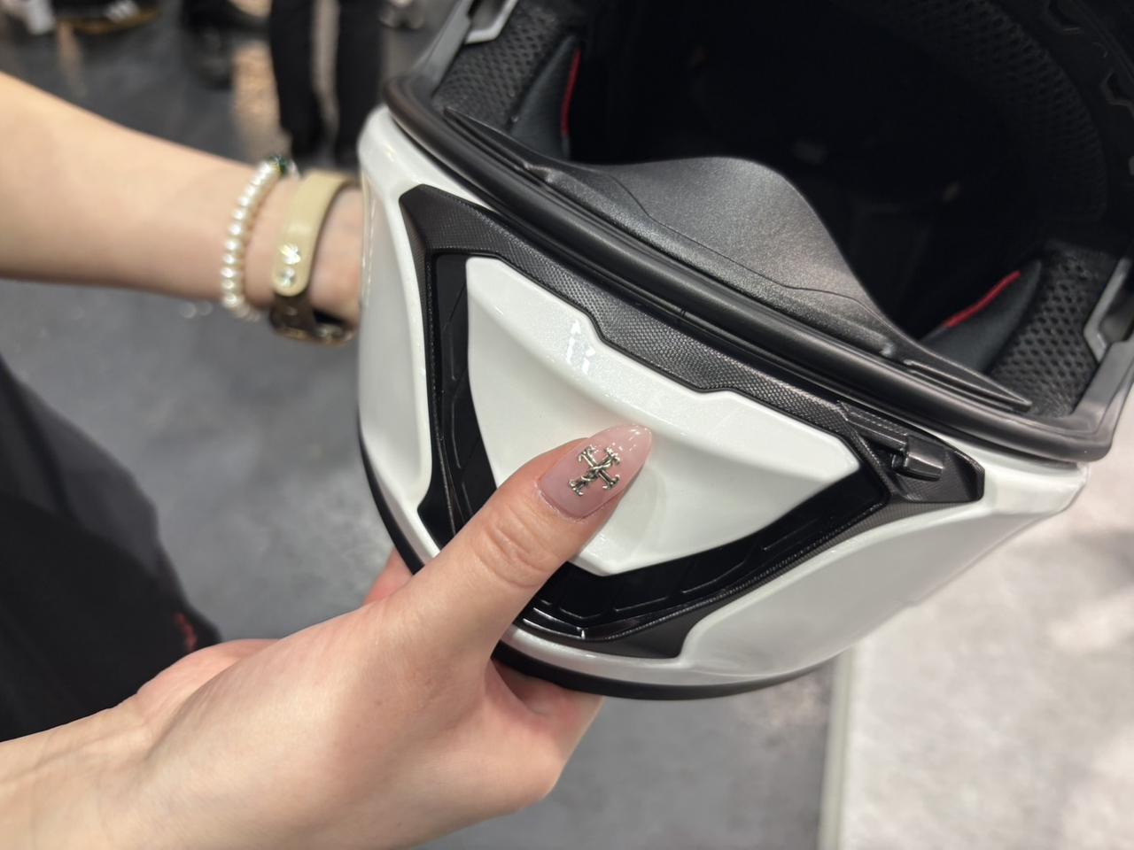 画像2: OGKカブトブースは完全新設計「KAMUI-5」など注目モデルが目白押し! 現役レーサーの広報・夢乃さんに聞いたこだわりポイントを紹介