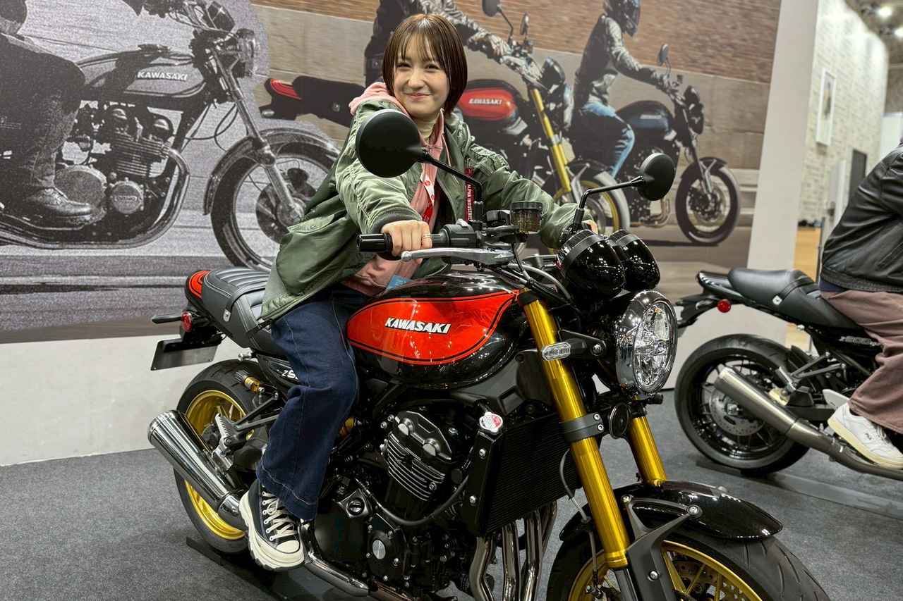 画像25: せんちゃん（161cm）＆えまちゃん（157cm）足つきレポート｜最新モデル15機種をオートバイ女子部の2人が片っ端から跨っていく【大阪モーターサイクルショー2026】