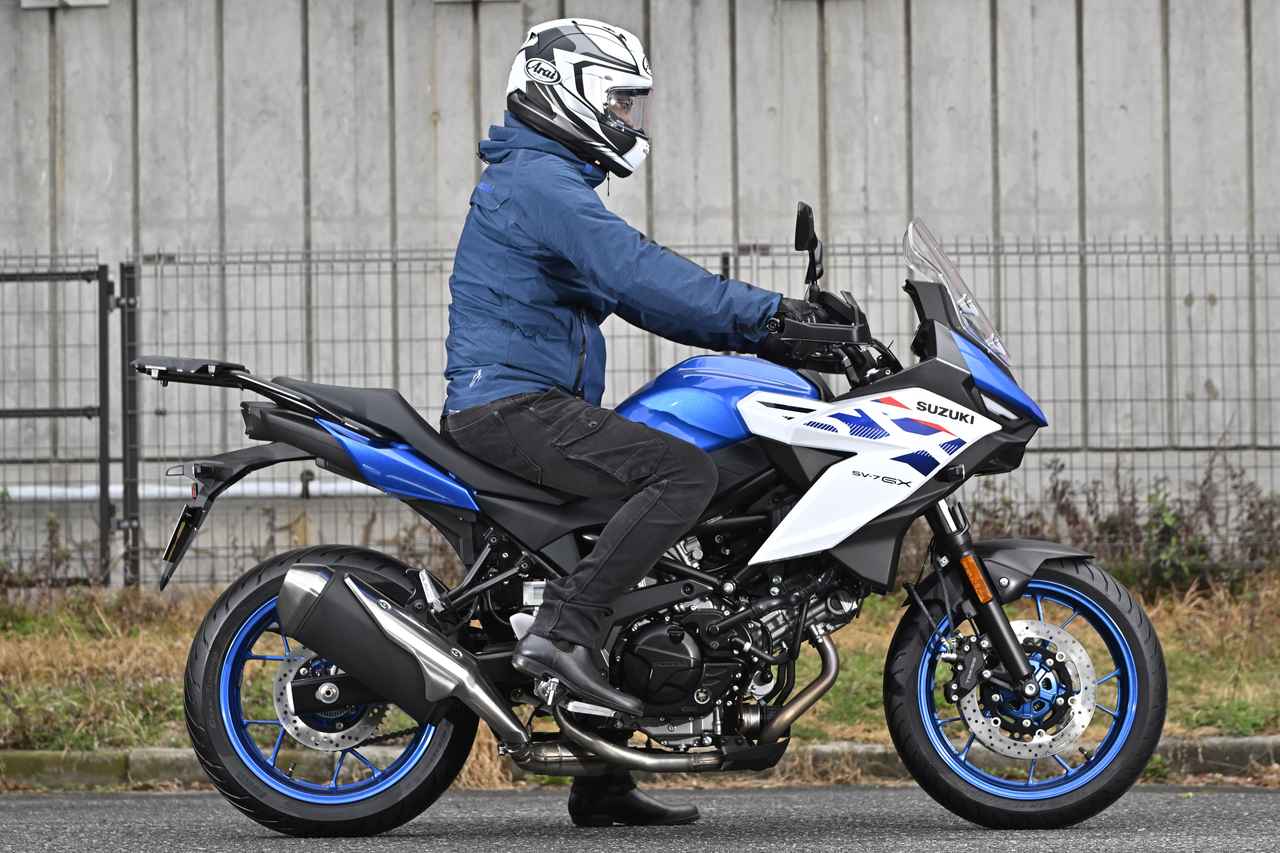 画像1: 【国内実車初登場！】スズキ「SV-7GX」SV650の伝統を引き継ぐ注目のVツインクロスオーバーをじっくり撮り下ろし！