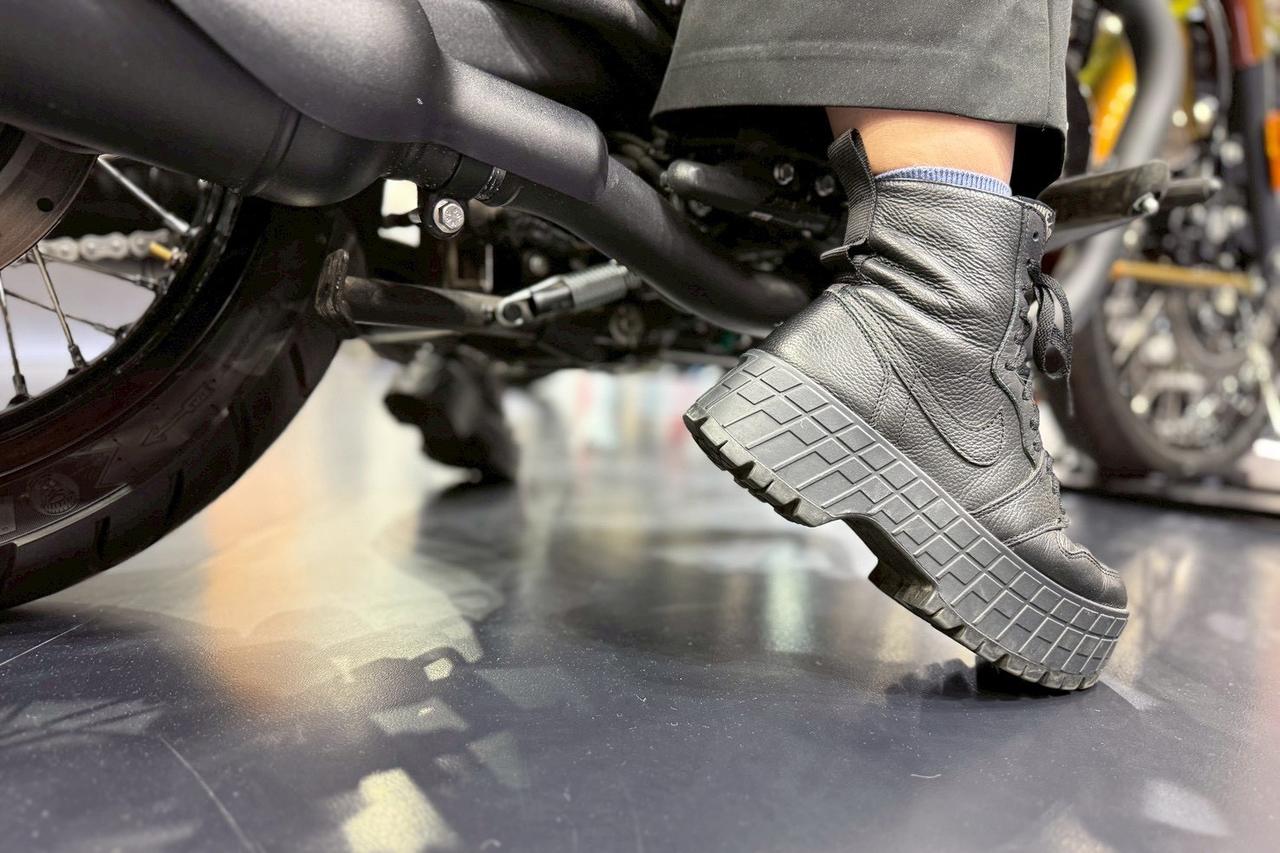 画像34: せんちゃん（161cm）＆えまちゃん（157cm）足つきレポート｜最新モデル15機種をオートバイ女子部の2人が片っ端から跨っていく【大阪モーターサイクルショー2026】