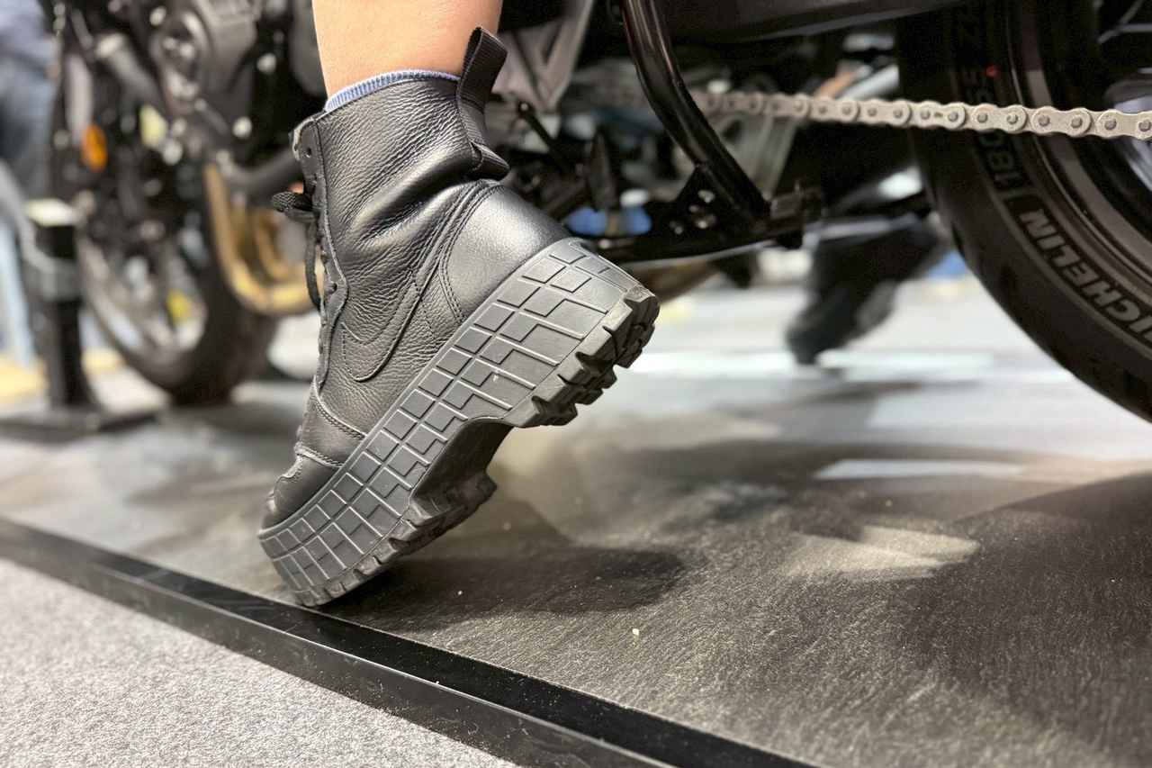 画像2: せんちゃん（161cm）＆えまちゃん（157cm）足つきレポート｜最新モデル15機種をオートバイ女子部の2人が片っ端から跨っていく【大阪モーターサイクルショー2026】