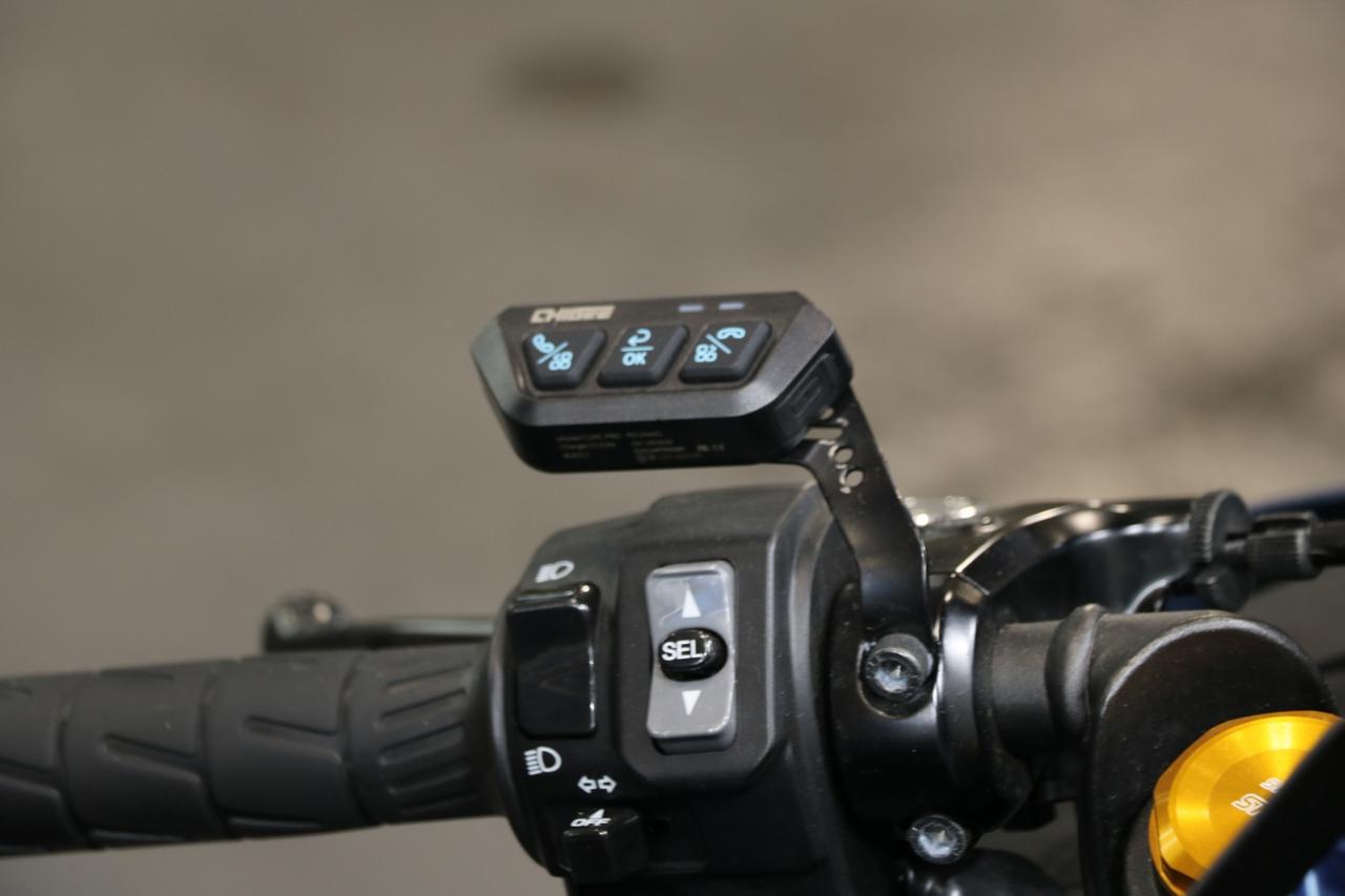 画像: ▲音声コマンドでの操作が可能なので、スイッチの出番はあまりないように思われますが、写真をぱしゃりと取りたい時なんかには便利なのだとか。