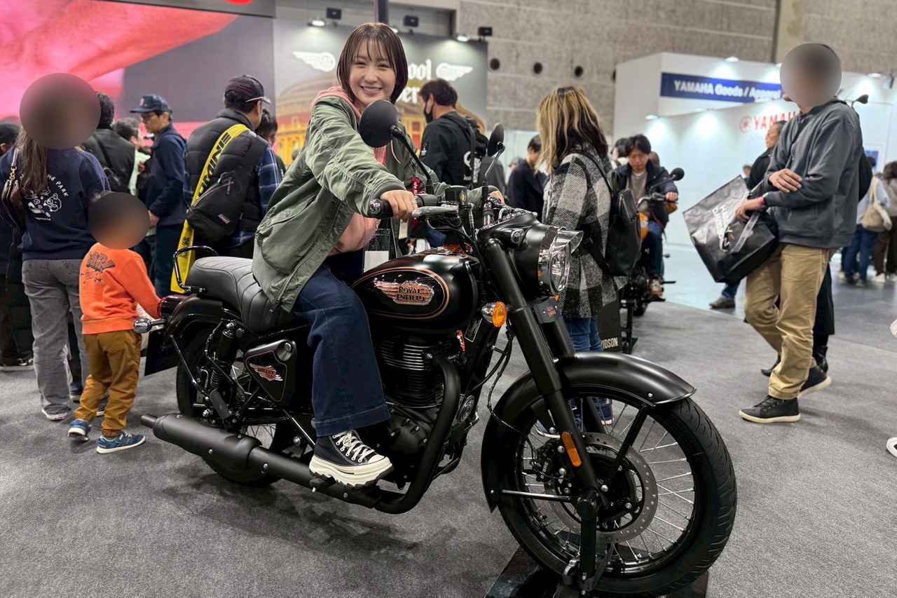 画像29: せんちゃん（161cm）＆えまちゃん（157cm）足つきレポート｜最新モデル15機種をオートバイ女子部の2人が片っ端から跨っていく【大阪モーターサイクルショー2026】