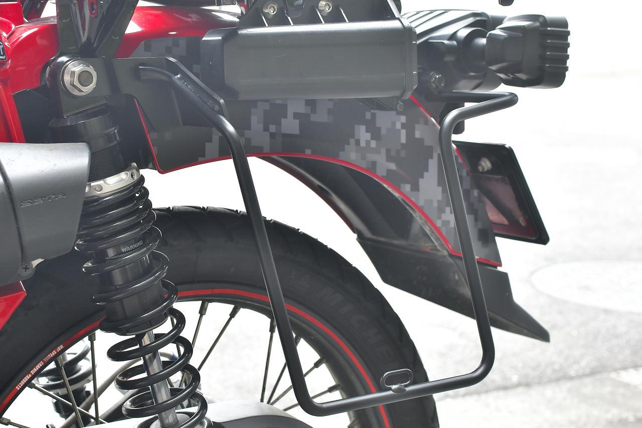 画像6: サドルバッグサポートの取付