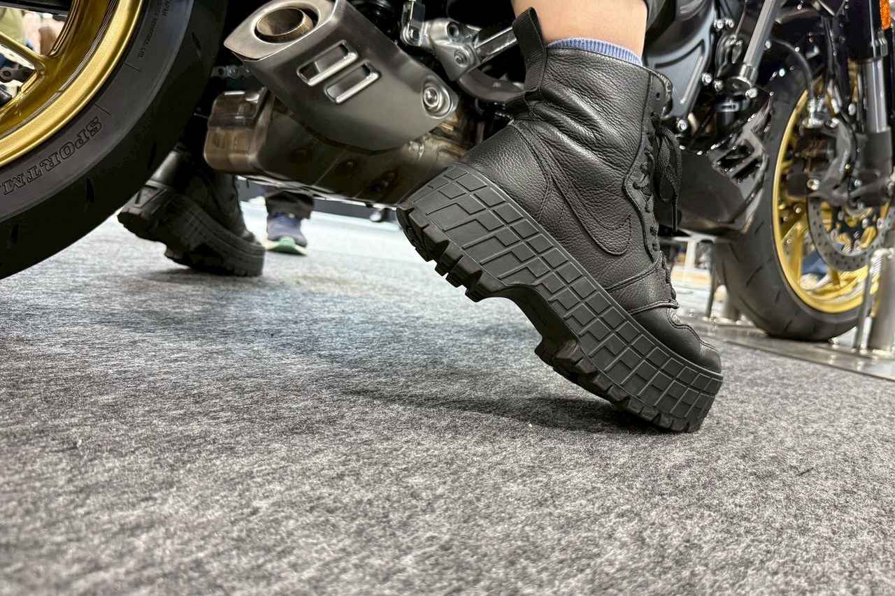 画像22: せんちゃん（161cm）＆えまちゃん（157cm）足つきレポート｜最新モデル15機種をオートバイ女子部の2人が片っ端から跨っていく【大阪モーターサイクルショー2026】