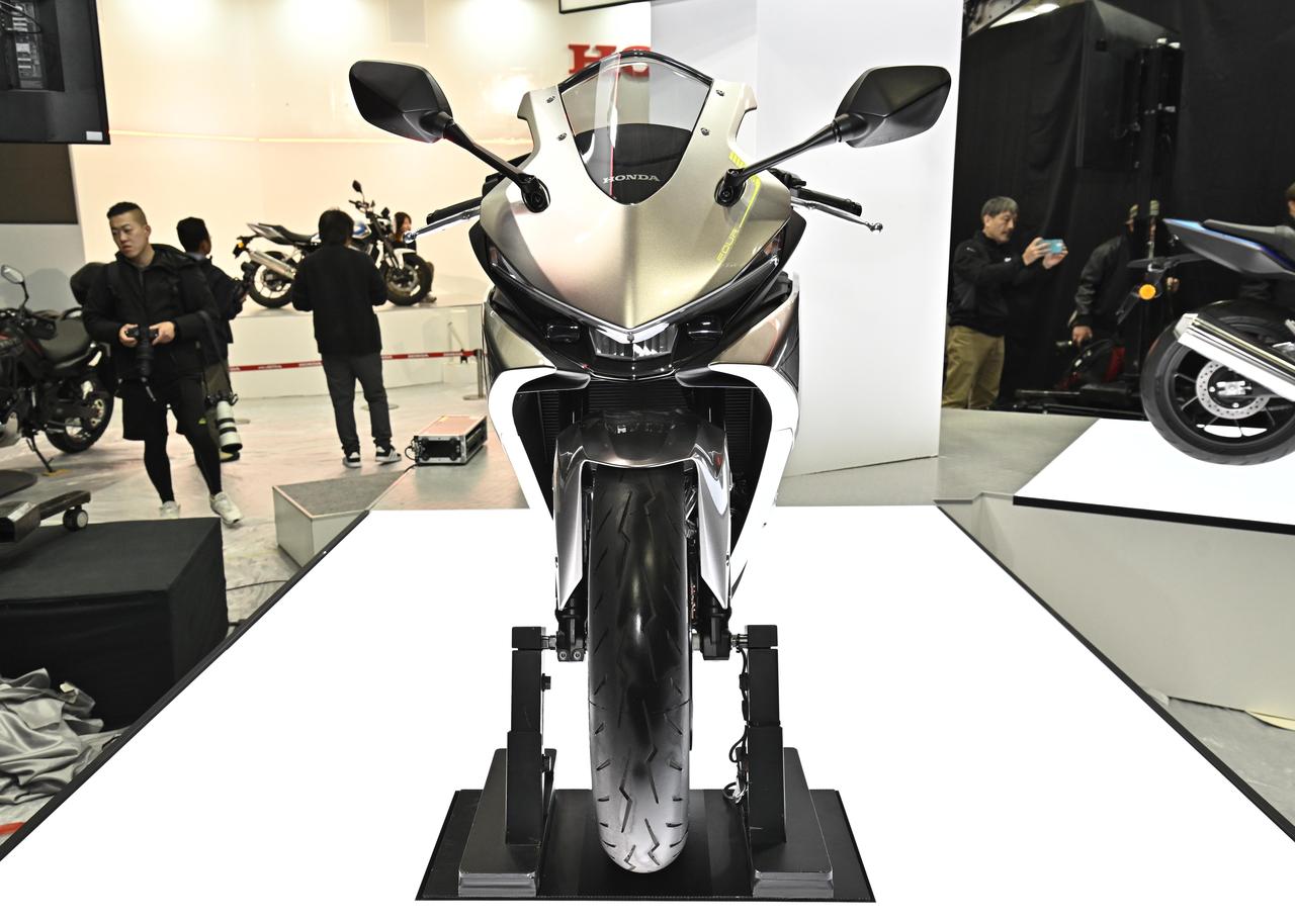 画像10: 【国内仕様は2色！】モーターサイクルショーで激撮！ ホンダ「CBR400R FOUR E-Clutch Concept」全方位チェック！