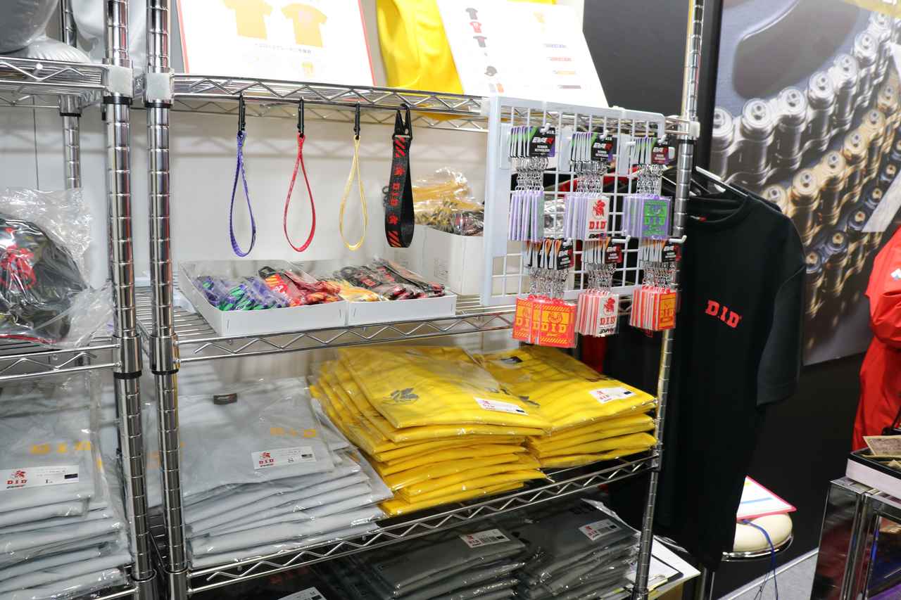 画像2: ▲コラボレーショングッズもたくさん置いてありました!