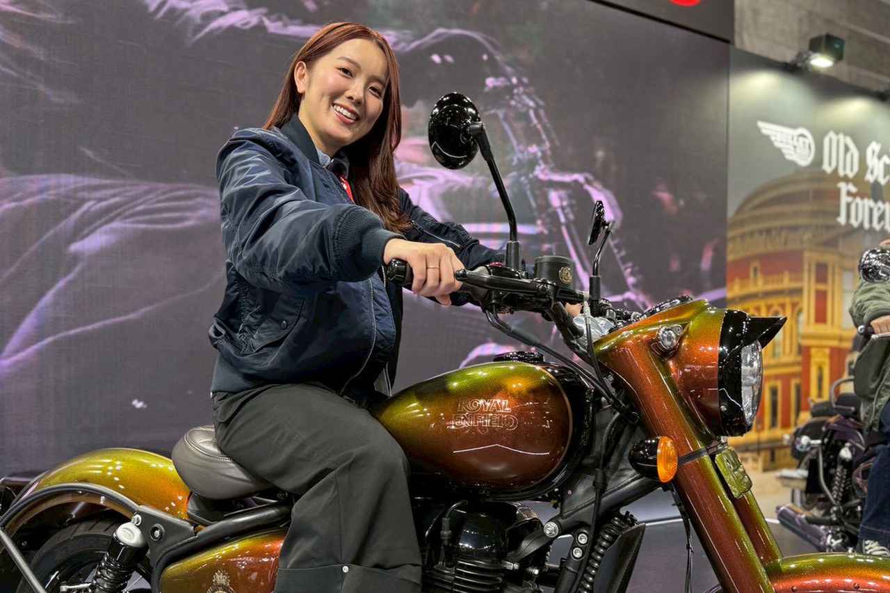 画像33: せんちゃん（161cm）＆えまちゃん（157cm）足つきレポート｜最新モデル15機種をオートバイ女子部の2人が片っ端から跨っていく【大阪モーターサイクルショー2026】