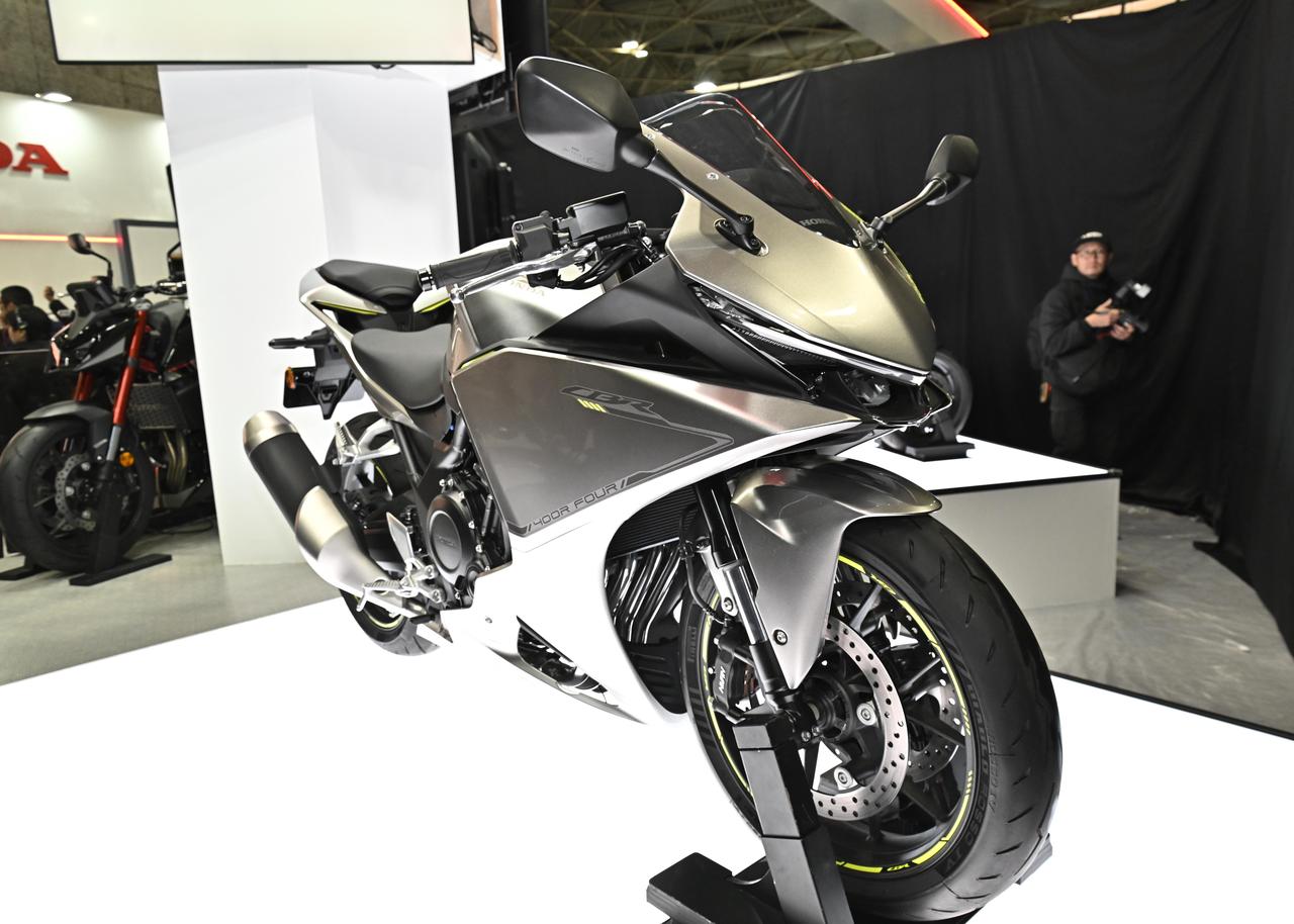 画像11: 【国内仕様は2色！】モーターサイクルショーで激撮！ ホンダ「CBR400R FOUR E-Clutch Concept」全方位チェック！