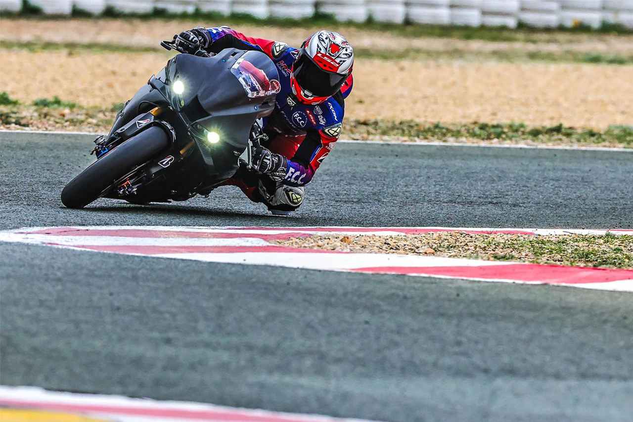 画像: Corentin Perolari（コロンタン・ペロラーリ） 1998年生まれ、フランス。GMT94ヤマハなどのチームで活躍し、Moto2を含む複数のカテゴリーでの経験を持つ。国際的なレースで優れた成績を収め、2025年シーズンよりF.C.C. TSR Honda Franceに加入。