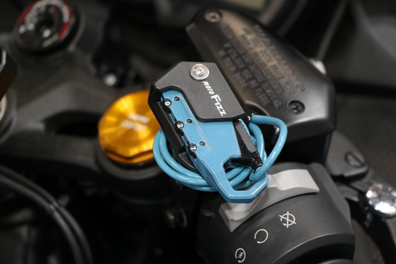 画像: 地味だけど超便利!「ヘルメットホルダー」