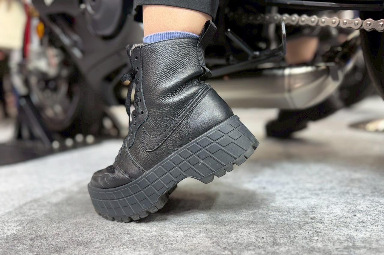 画像10: せんちゃん（161cm）＆えまちゃん（157cm）足つきレポート｜最新モデル15機種をオートバイ女子部の2人が片っ端から跨っていく【大阪モーターサイクルショー2026】