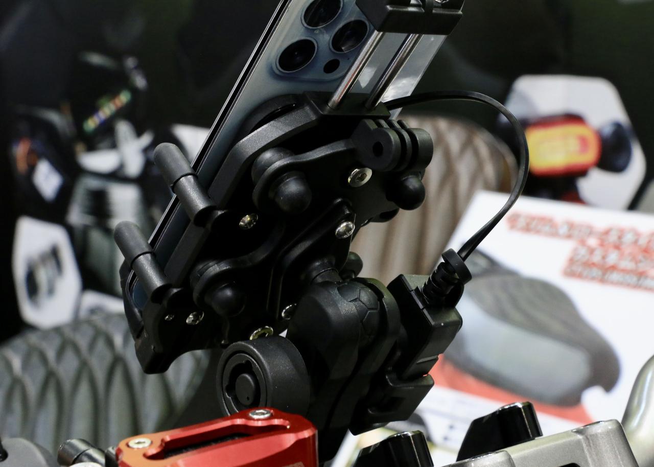 画像10: 【カスタムガイド】オリジナルキャリパーからスマホホルダーまで!!　スペシャルパーツ武川が展開する新商品に大注目！【大阪モーターサイクルショー2026 現地レポート】