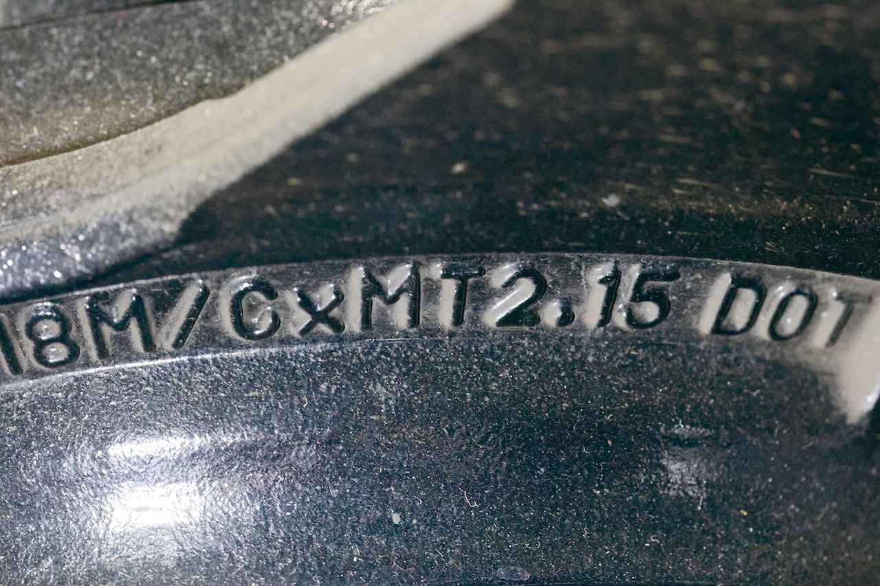 画像: 上の写真、この写真どちらもリム幅は2.15インチ。