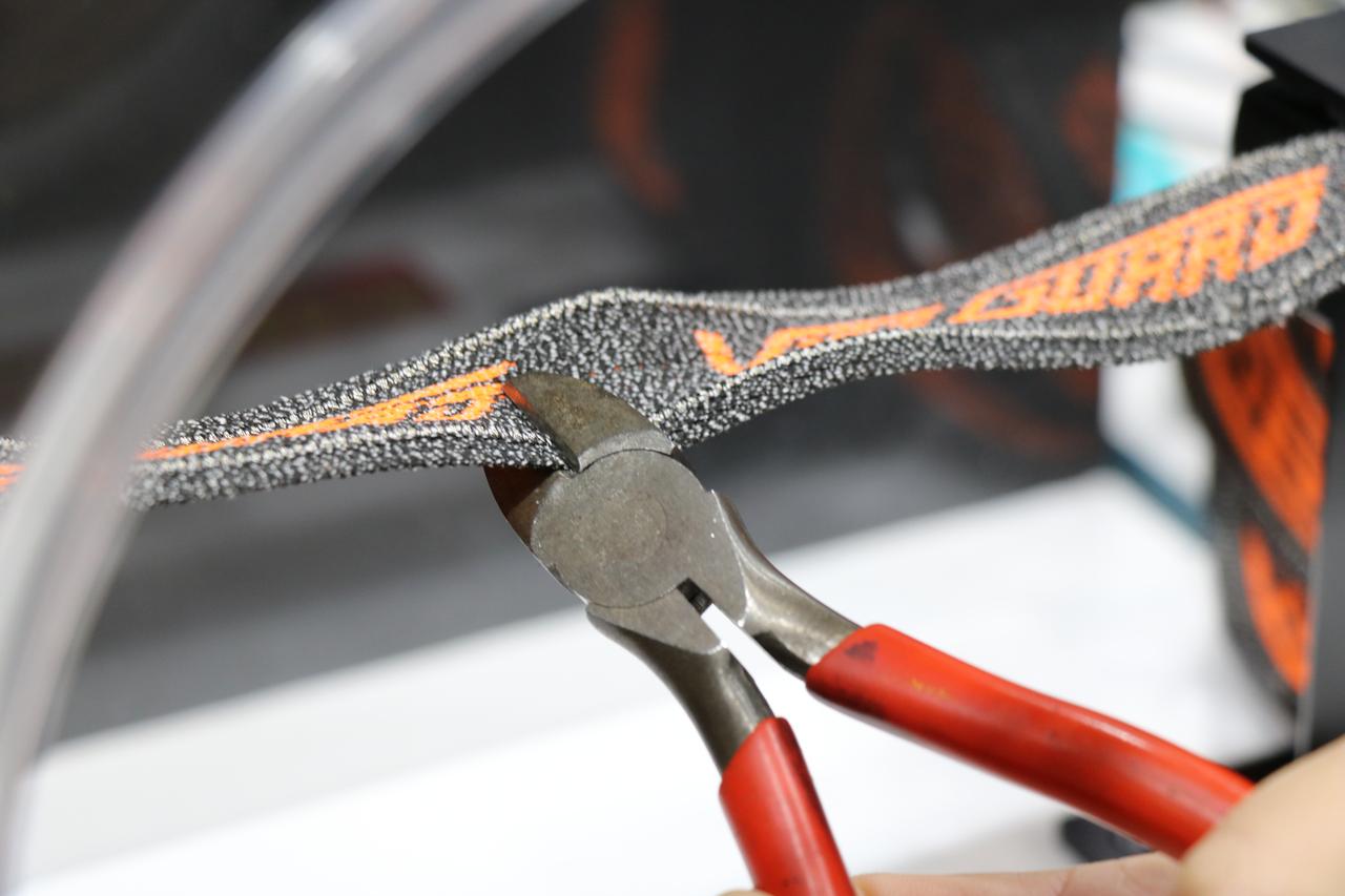 画像: ▲ニッパーの刃はしっかり入っているのに、全く切れる気配がありません。