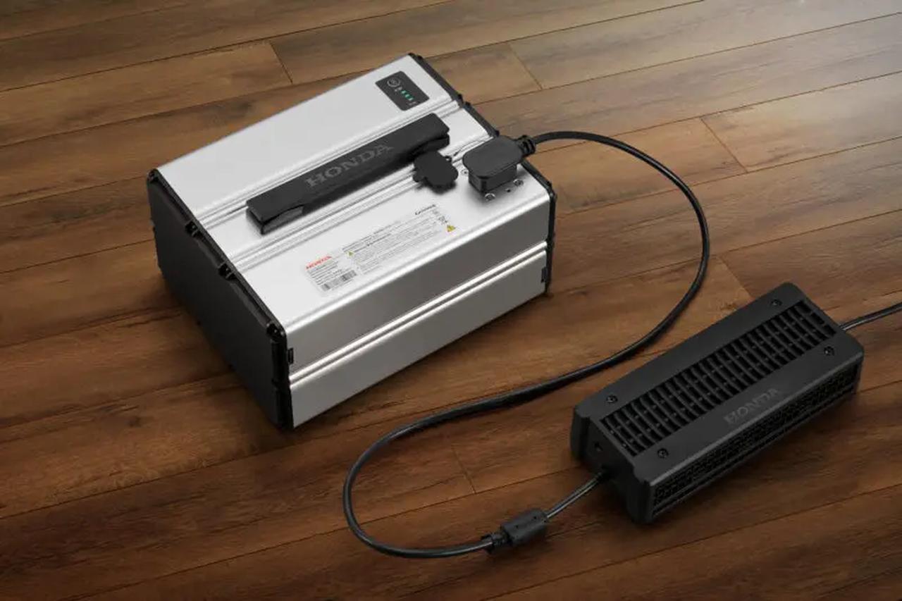 画像1: 新型『ICON e:（アイコンイー）』はシート下にラゲッジスペースあり！ 車載状態で充電もできる!?