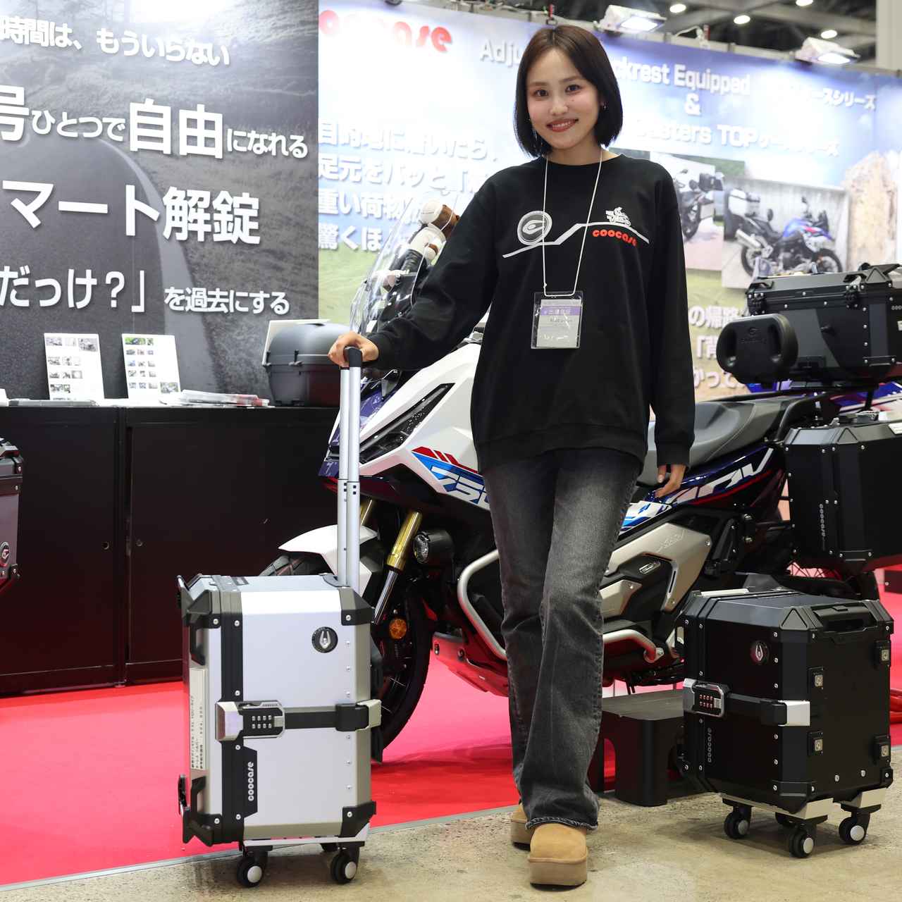 画像: 伸縮式バックレストの応用でキャリーバッグからハンドルが伸縮！ トップケースらしく本体の剛性も折り紙付きだ！