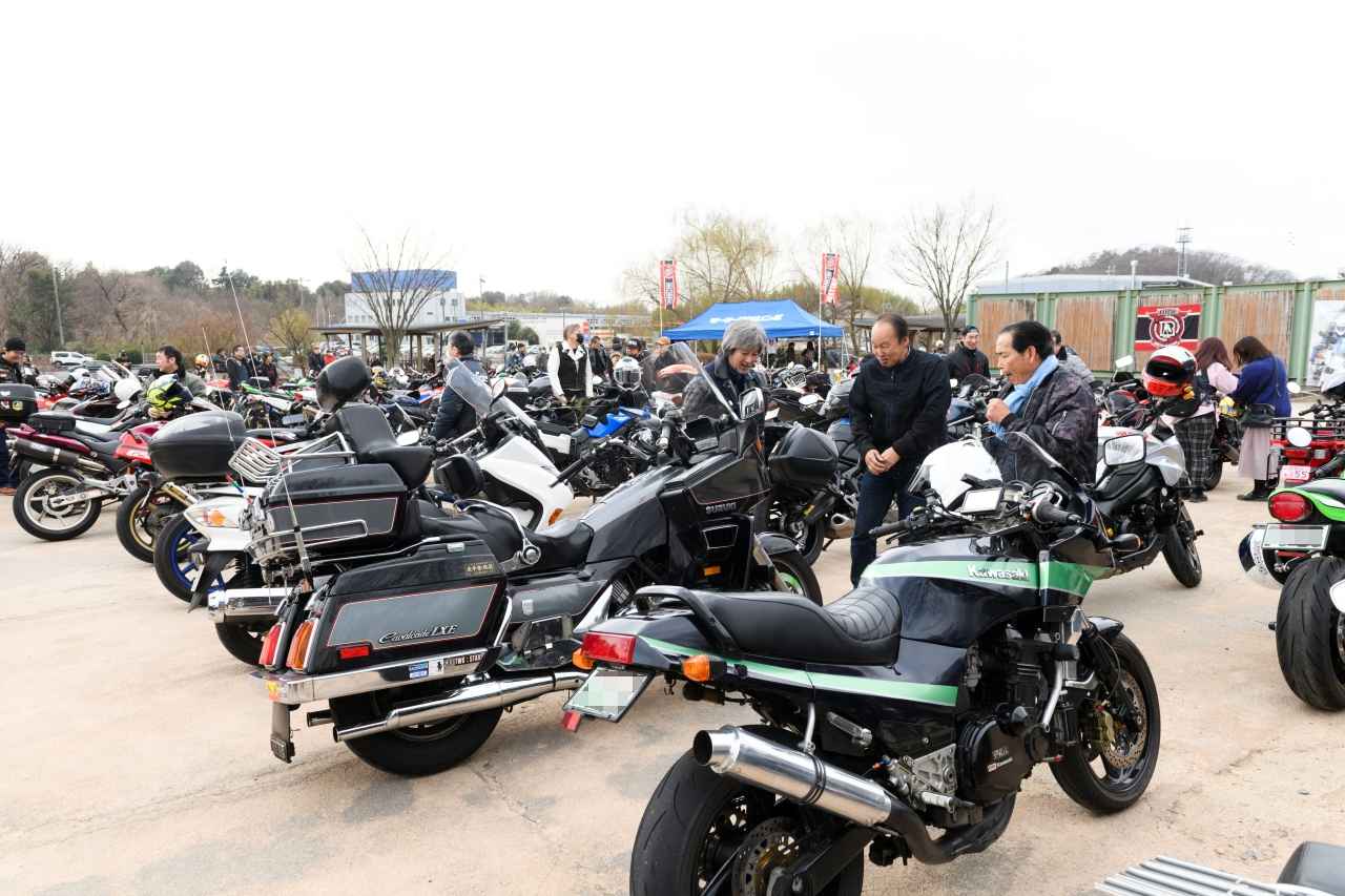 画像: 平日なのに各地からバイク乗りが大集合!