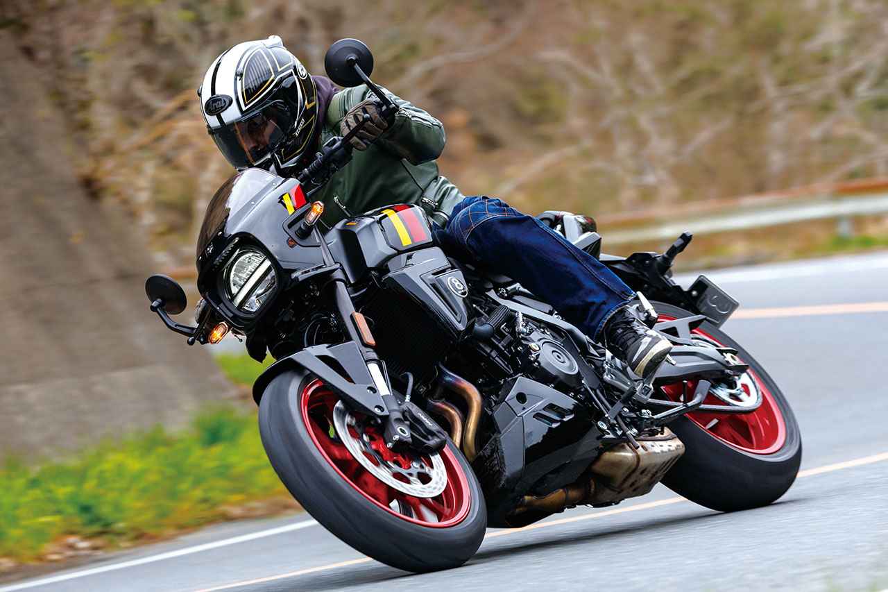 画像: SUZUKI GSX-8TT 総排気量:775cc エンジン形式:水冷4ストDOHC4バルブ2気筒 シート高:810mm 車両重量:203kg 税込価格:138万6000円