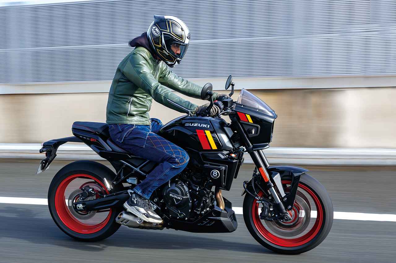 画像: GSX-8TT 8Tに比べるとストリートファイター的なシャープさがやや控えめで、TTはかつてのビッグネイキッドを思わせる落ち着いたハンドリングを持つ。その差はごくわずかだが、舗装の荒れた路面など難しいシチュエーションでは、むしろその穏やかなフィーリングが接地感となってライダーに返ってくる。