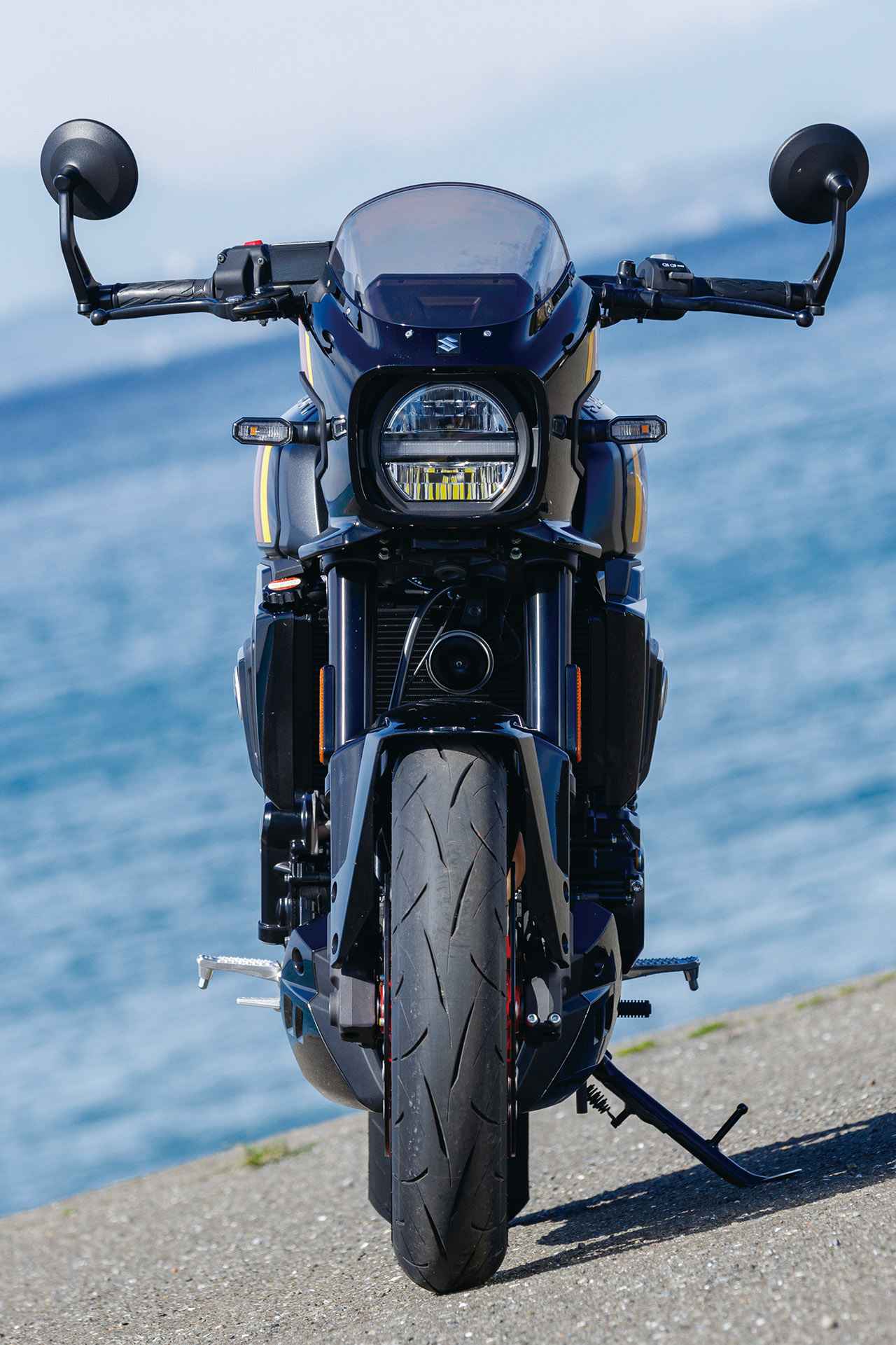 画像: GS1000SやGS125Eを思わせるカウル造形。