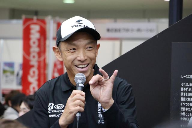 画像: “世界で一番S22を履き倒した男”を自称する宣篤さんが個人的に選んだBATTLAXタイヤは「どこでも楽しめる本当にオールマイティーなタイヤ」と評価するS23。「本当にどこでも楽しめるオールマイティーなタイヤです。タイヤが変わるとバイクも変わるってことを知っていただけると、もっとバイクは楽しくなると思います」と来場者の方にメッセージを送っていました。