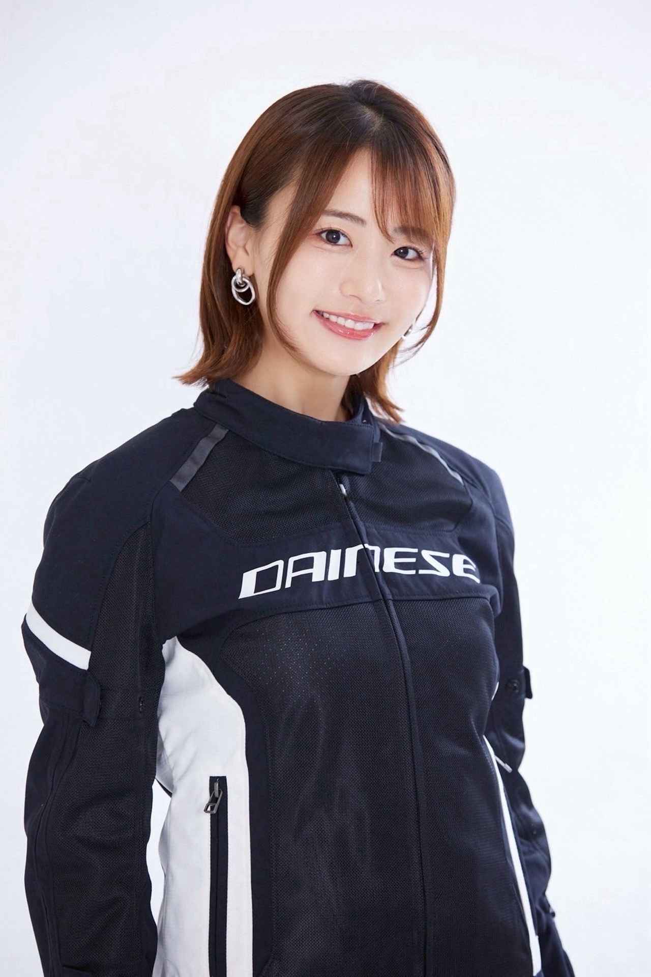 画像: 平嶋 夏海 「BMW MOTORRAD DAYS JAPAN 2025」の総合MCを務め、オートバイ女子部として月刊オートバイ・webオートバイでも活躍中の彼女がゲストで登場します。Youtubeチャンネル「はしれ！なっちゃんねる」でもバイクの楽しさ発信中！　モトジムカーナの大会に出場できるほどの、確かなライディングスキルをお持ちですよ。 www.instagram.com