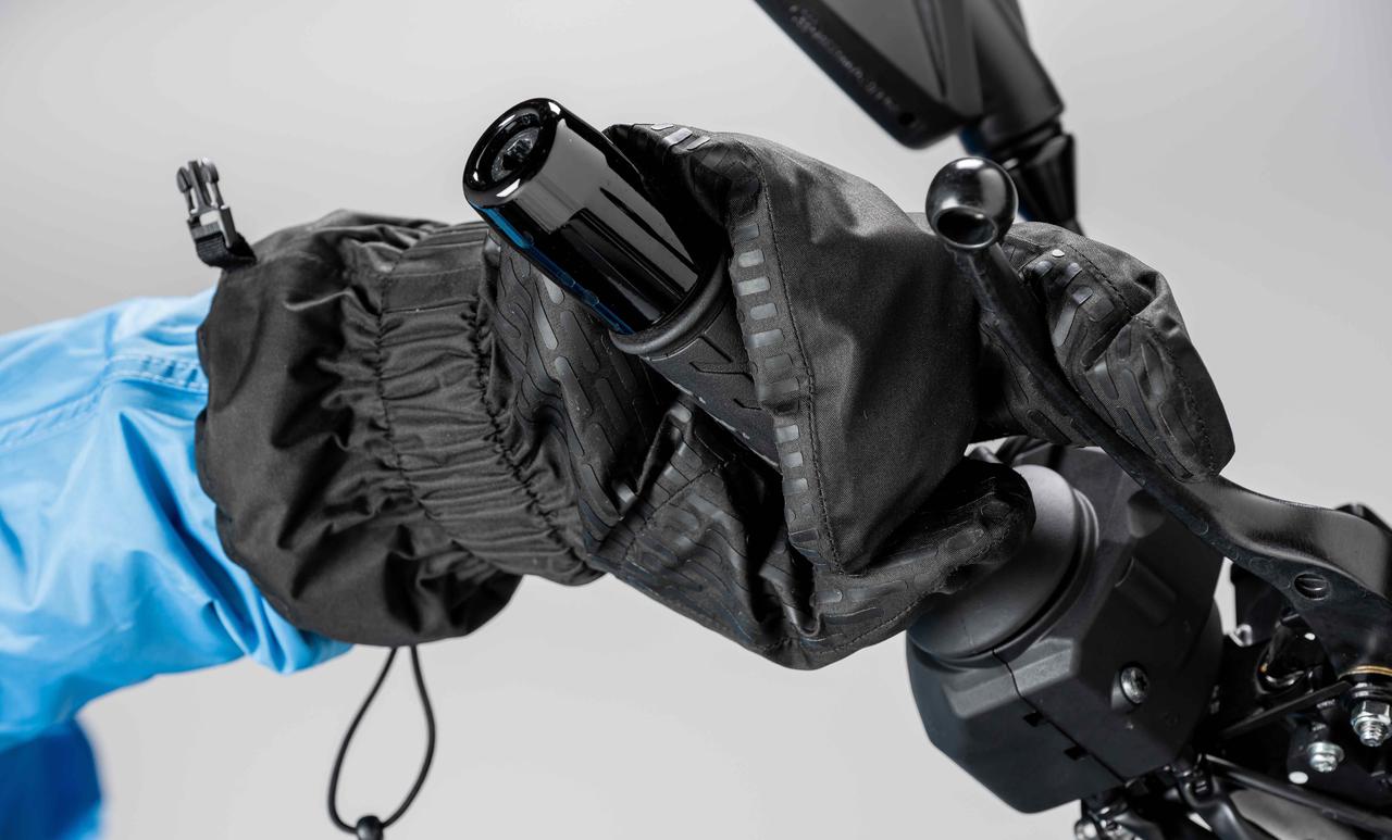 画像1: いつも使っているグローブの上から装着する「オーバーグローブ」スタイル